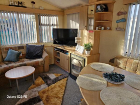 3-Bed Caravan - Sleeps 8 - Pool Onsite - PetsOK